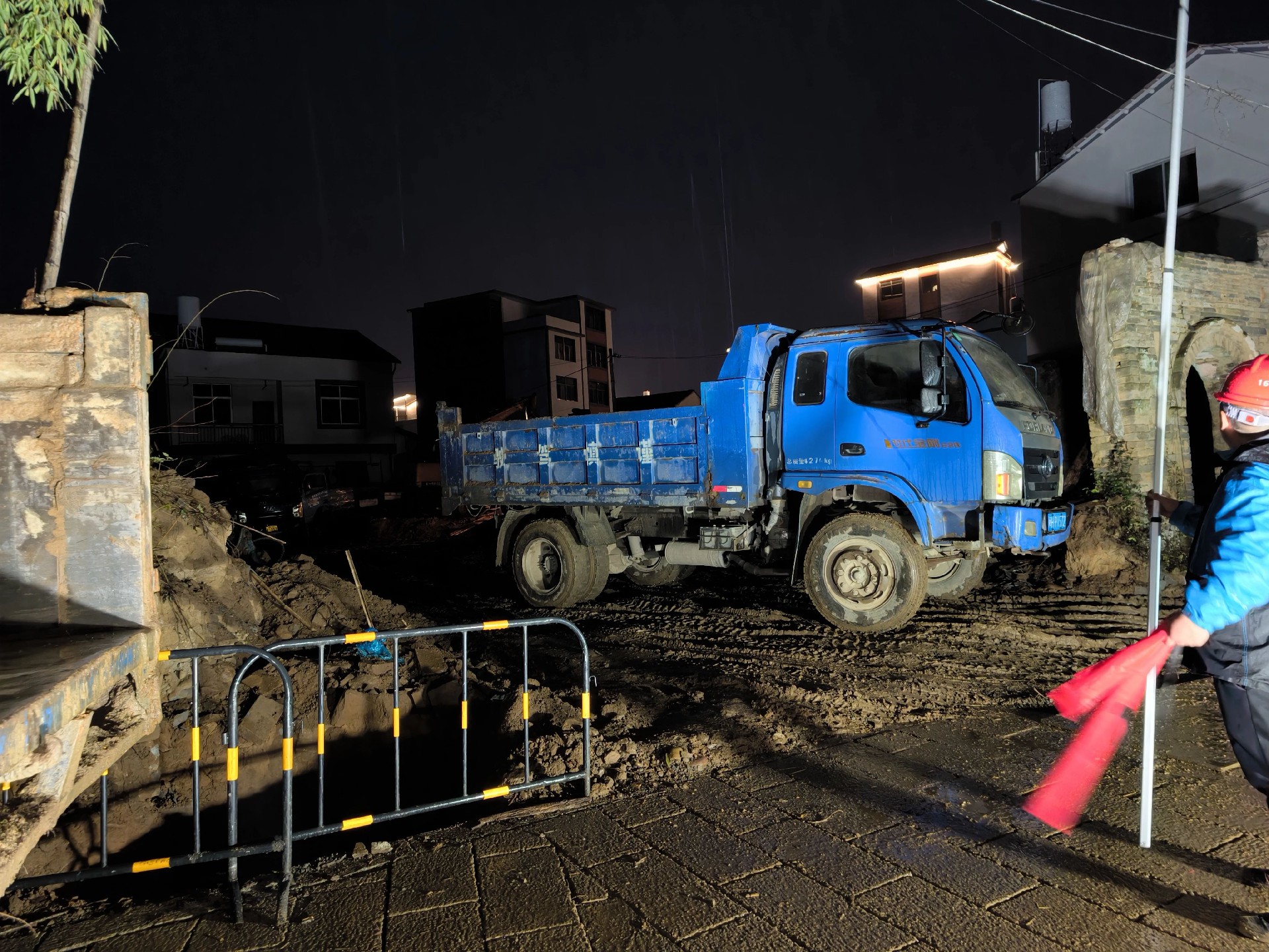 1740556715666553.jpg 4.jpg